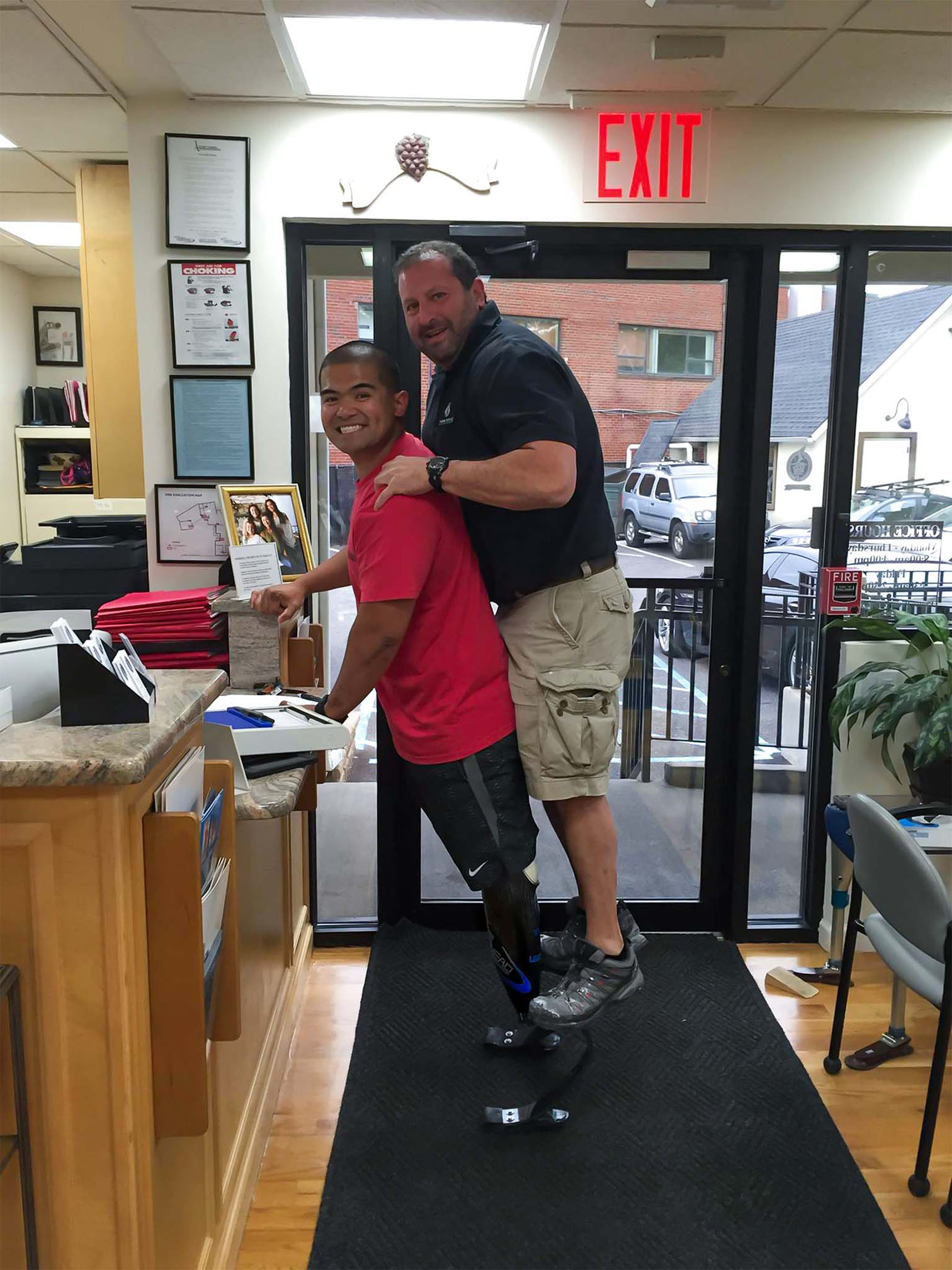 Prosthetist and patient fun at NY facility